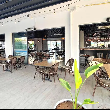 Caesar Saturn Apartment *