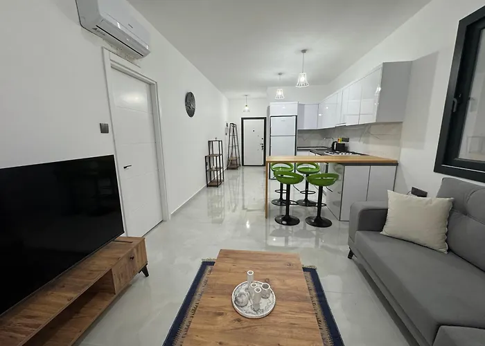 Caesar Saturn Apartament Trikomo